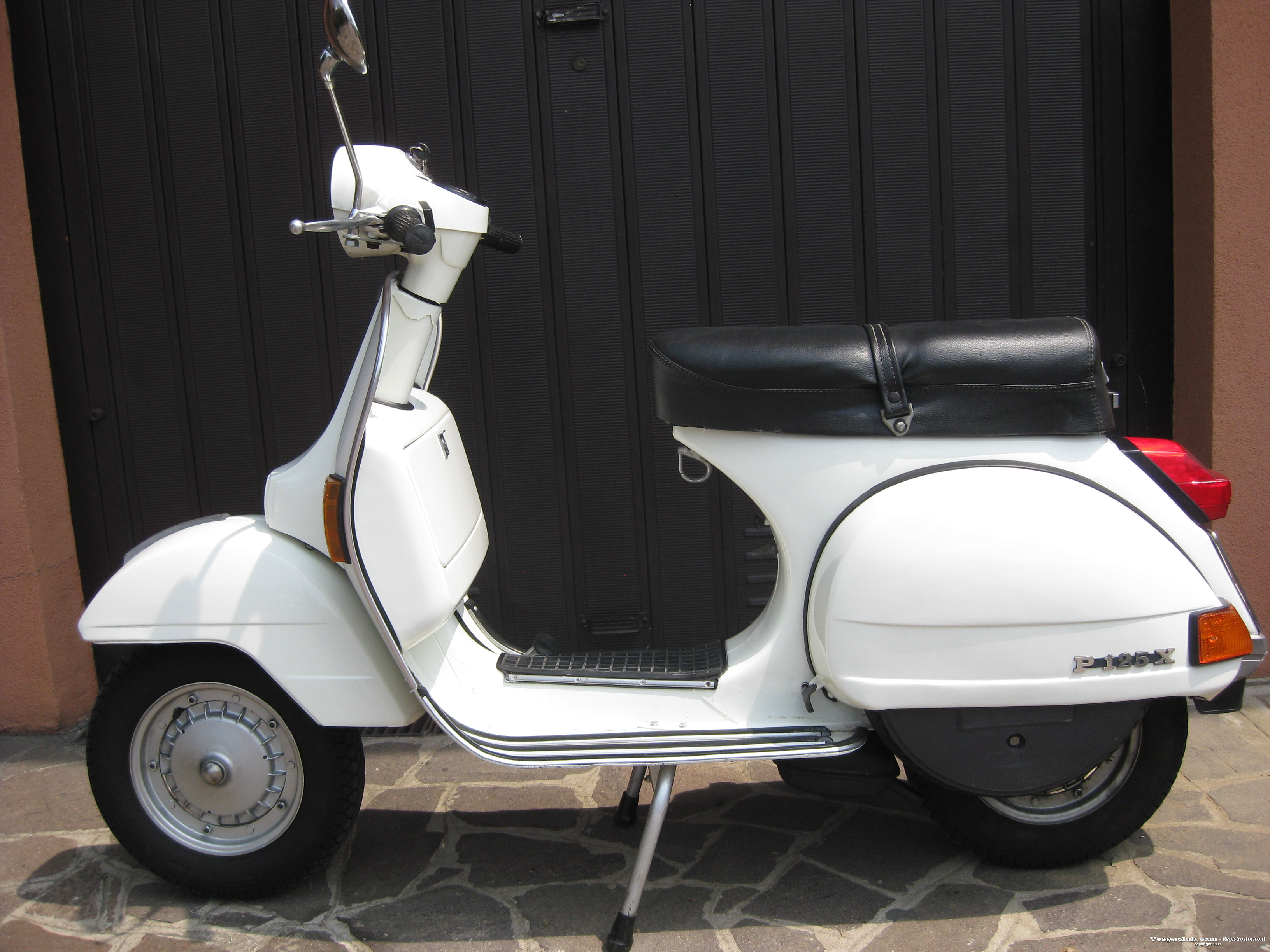 Vespa p 125 x - lato sinistro