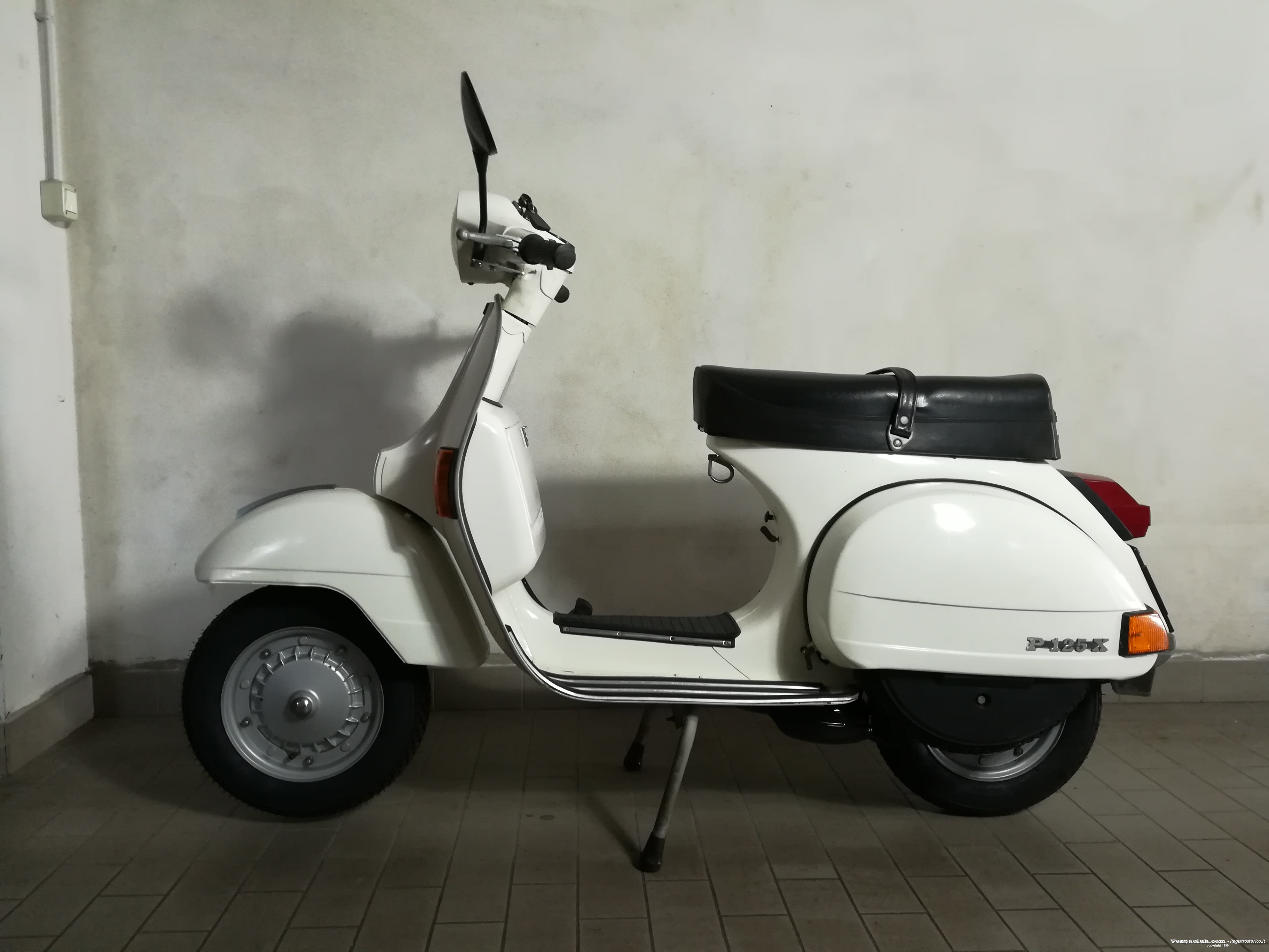 Vespa p 125 x - lato sinistro