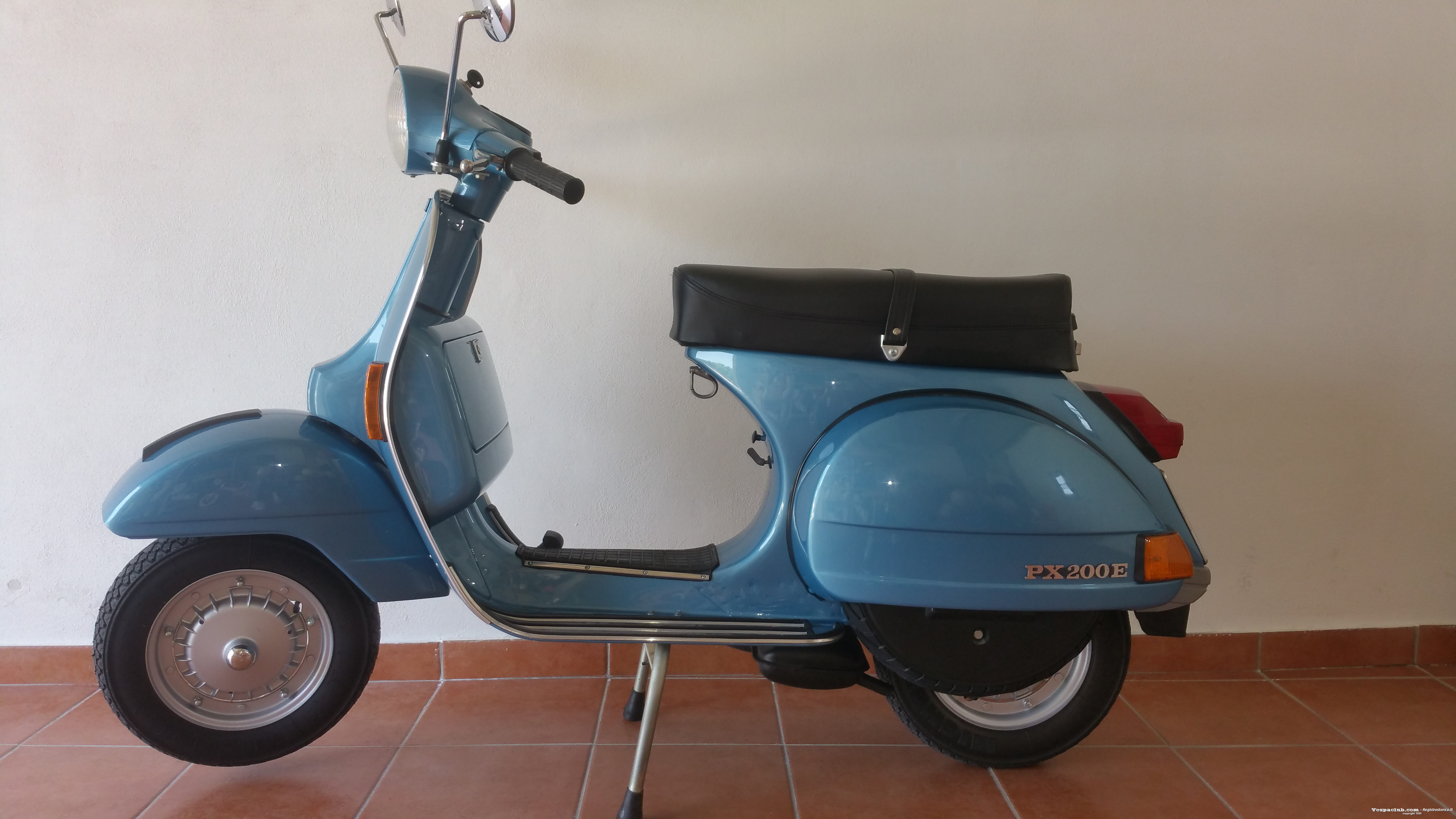 Vespa px 200 e  - lato sinistro
