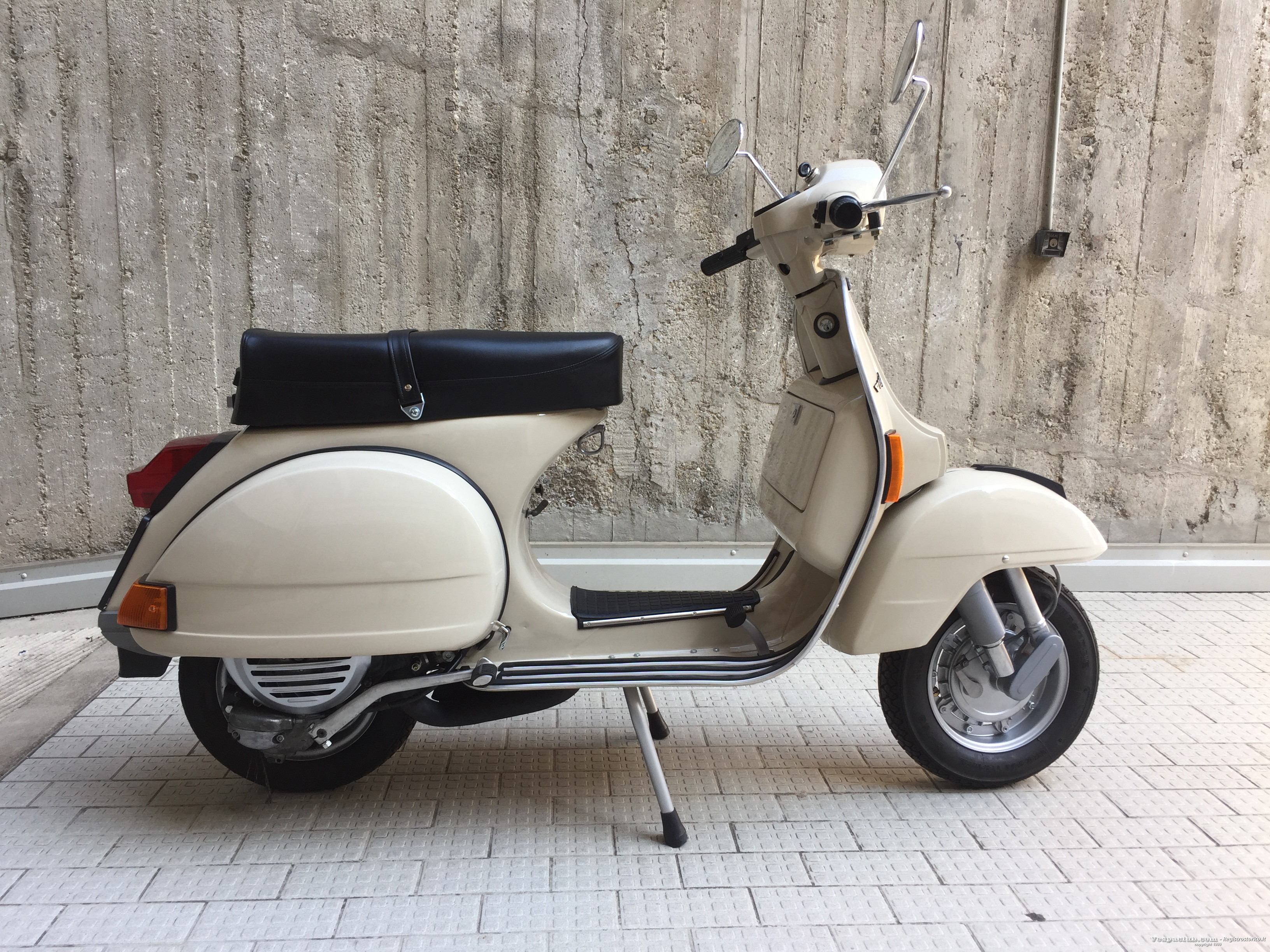 Vespa P150X