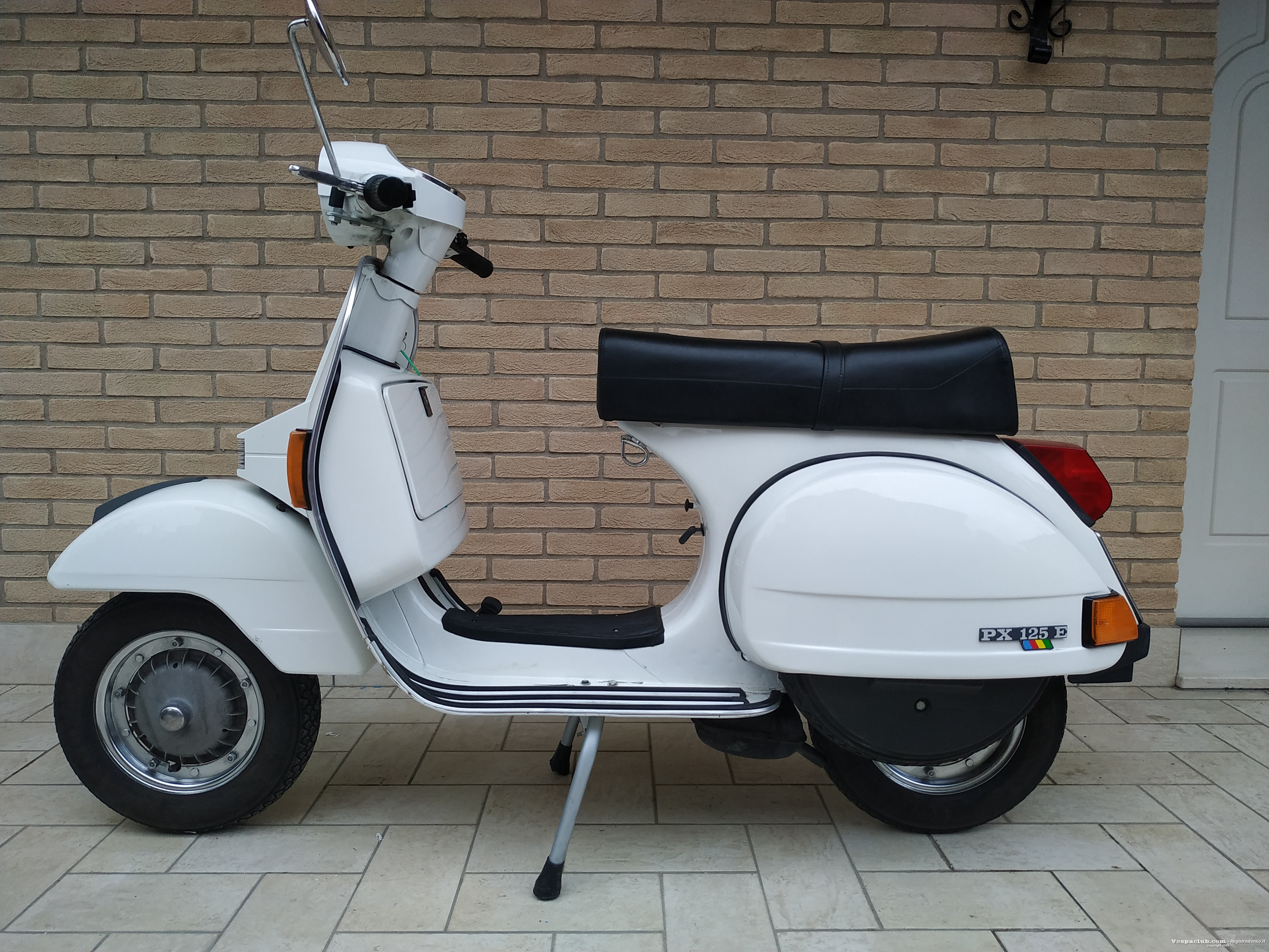 Vespa 125 px e - lato sinistro