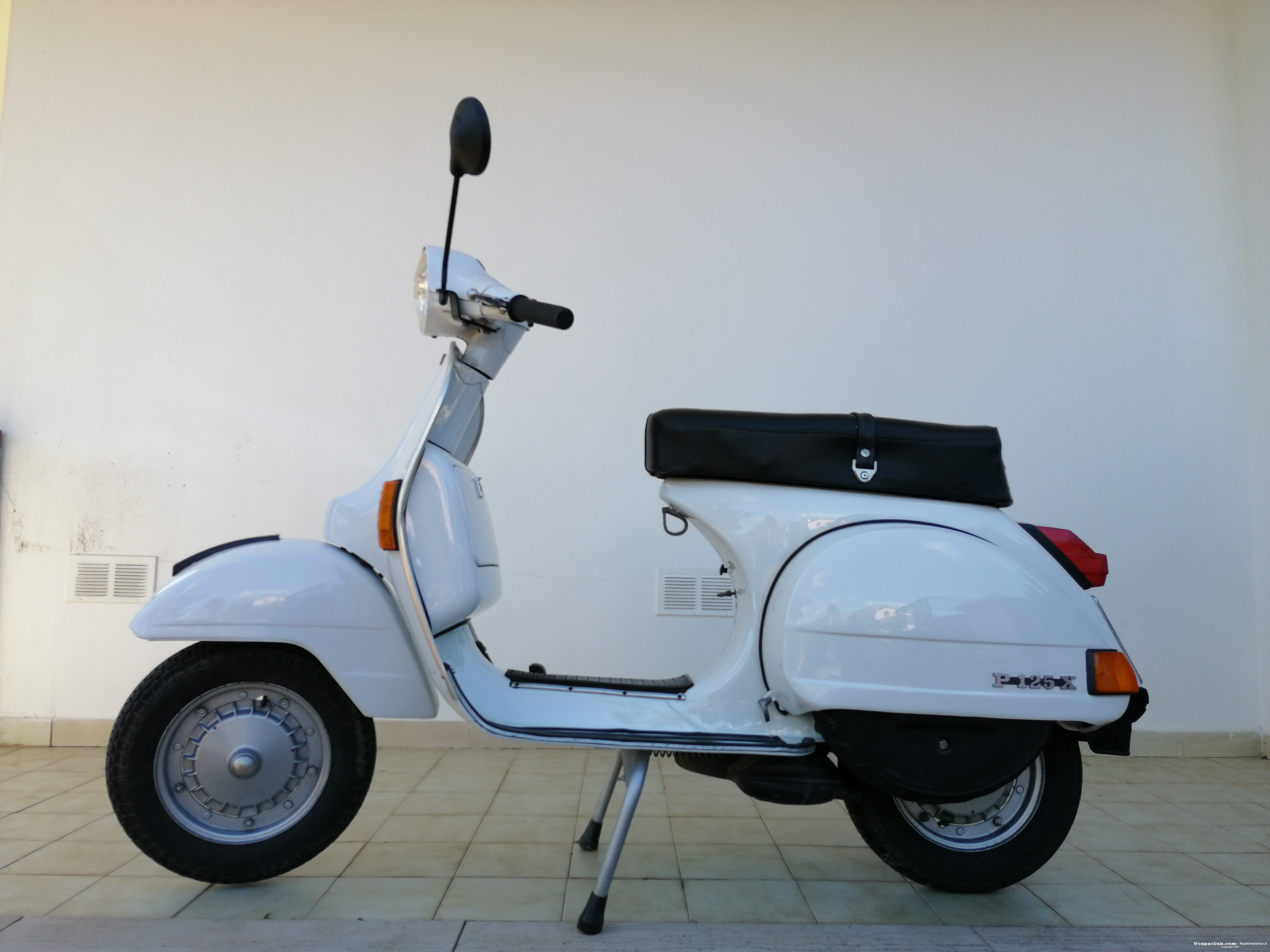 Vespa p 125 x - lato sinistro