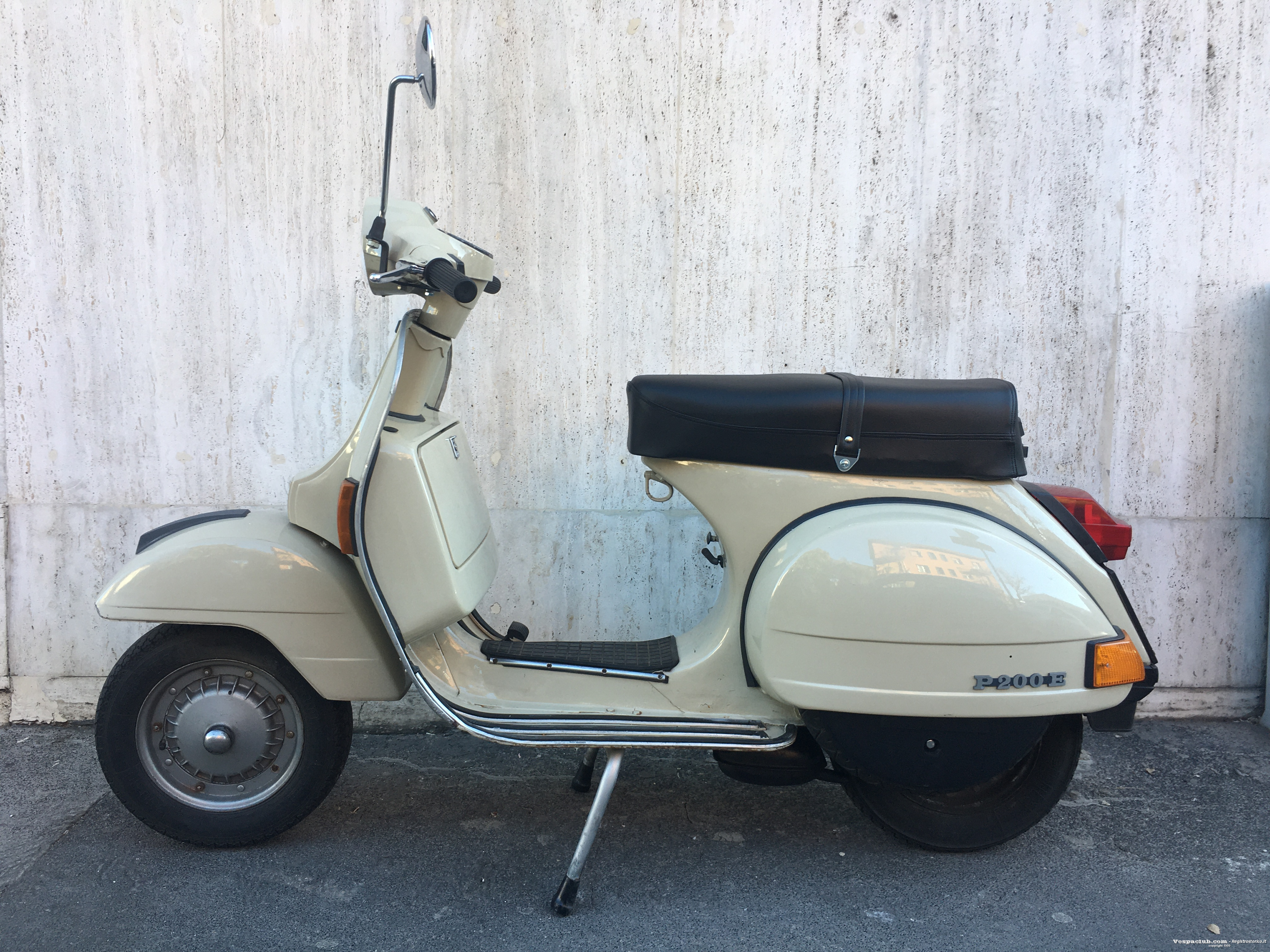 Vespa p200e - lato sinistro