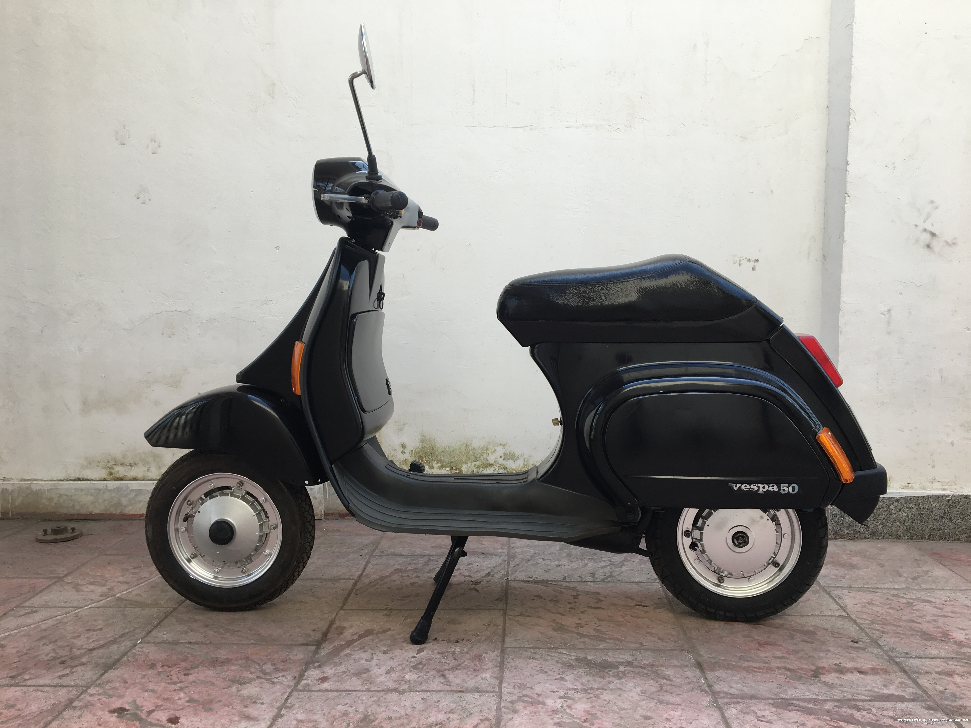 Vespa v 50 fl2 - lato sinistro