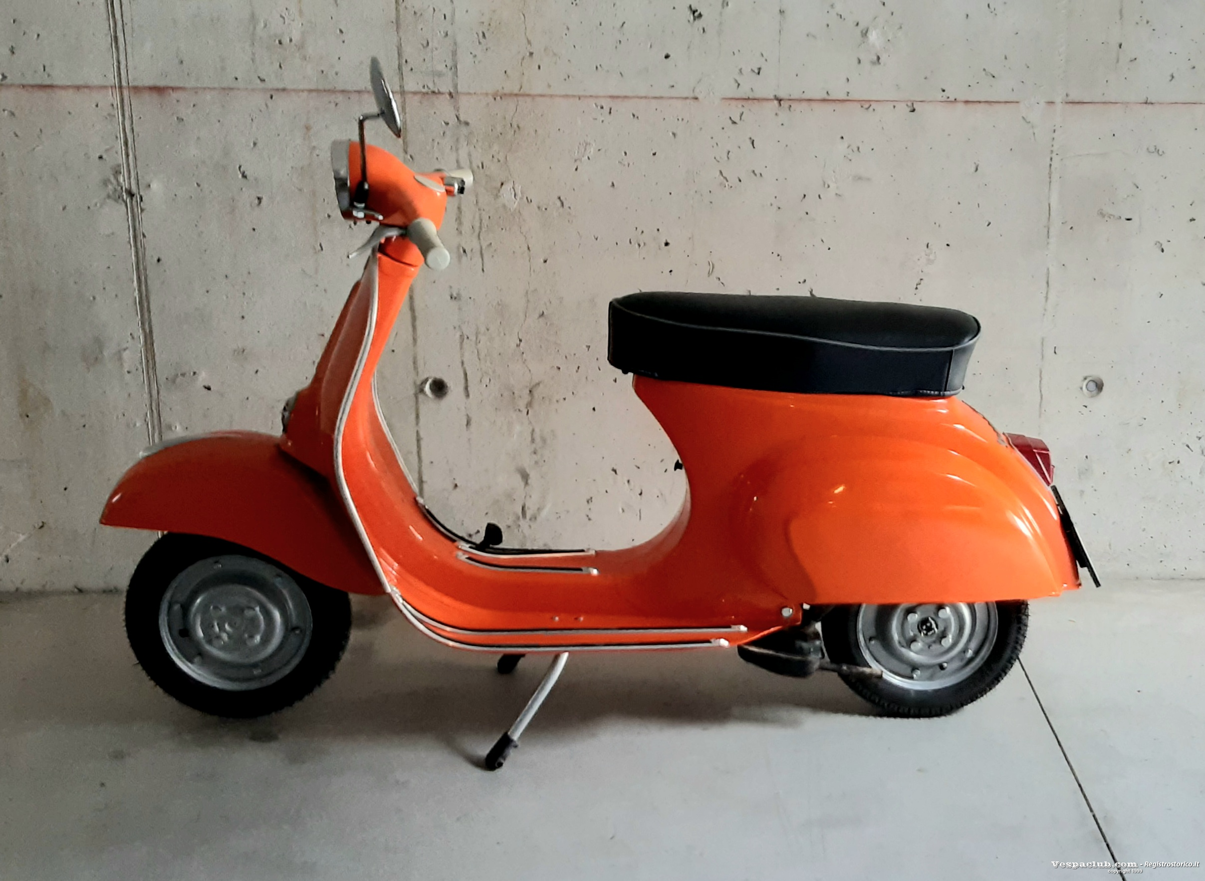 Vespa 50 l - lato sinistro