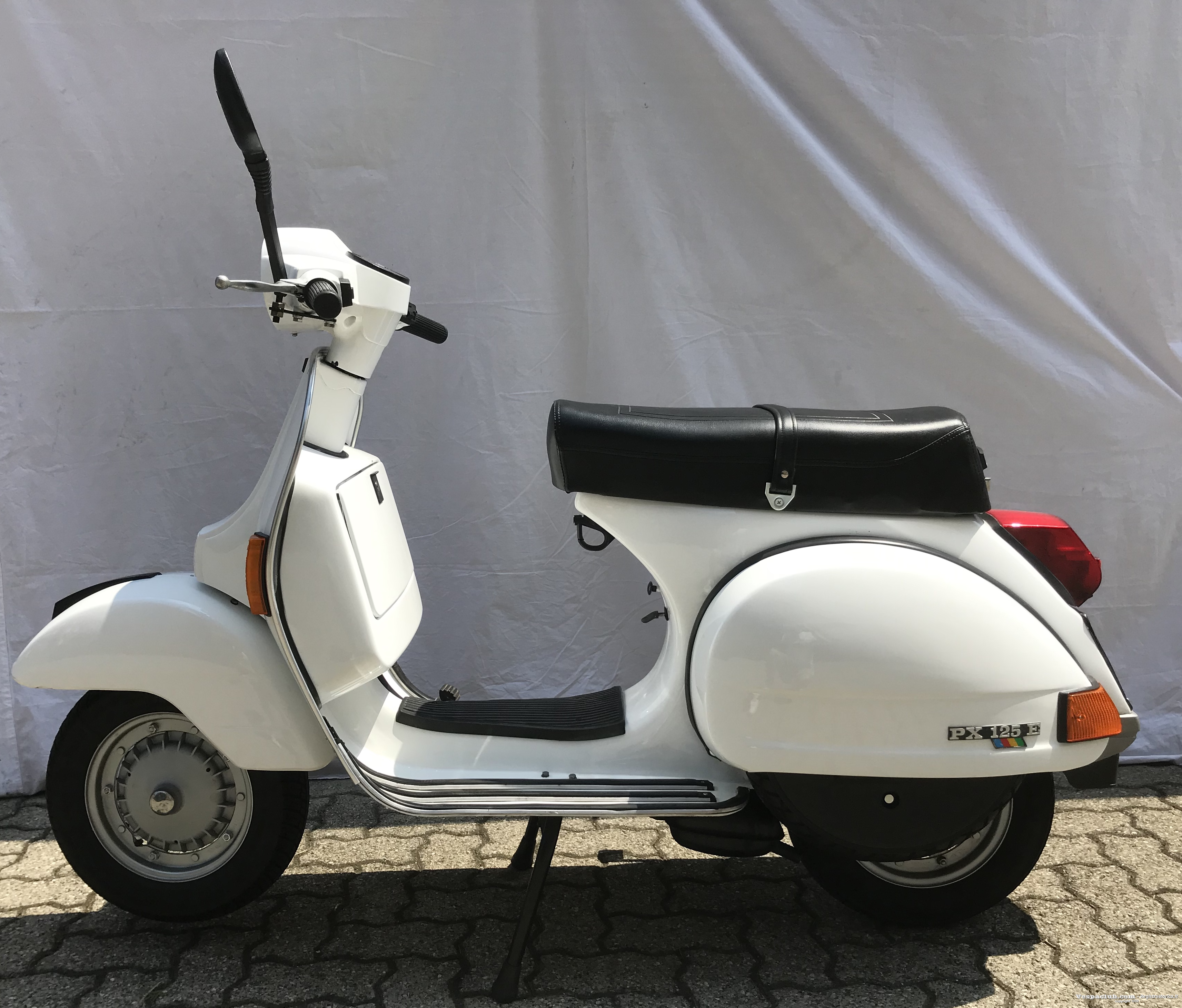 Vespa px 125 e arcobaleno - lato sinistro