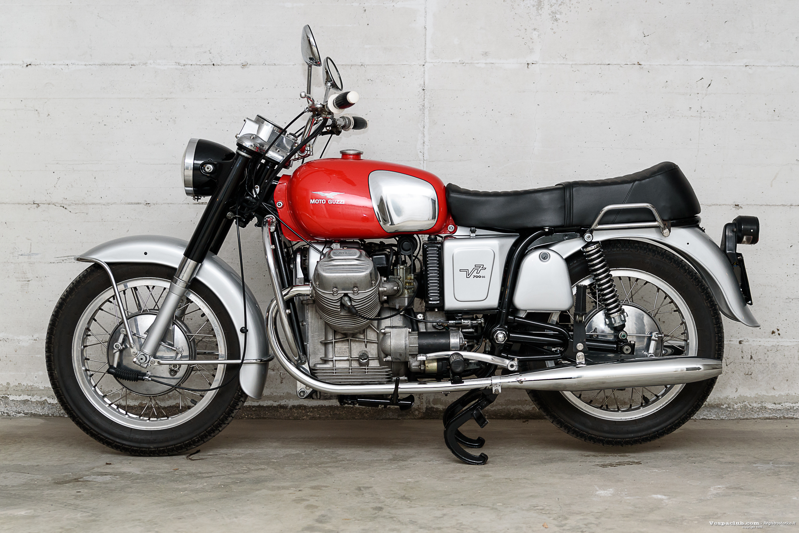 V7 700 - lato sinistro