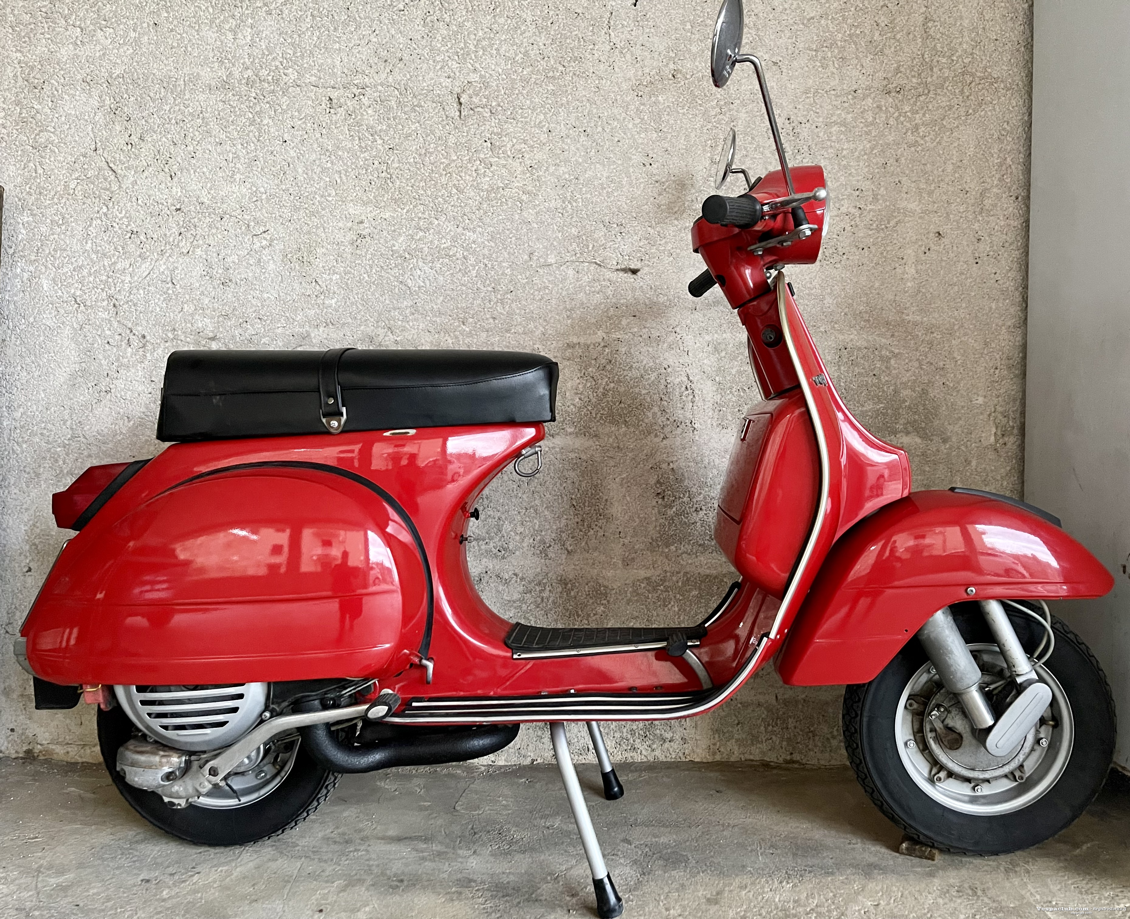 Vespa P200E