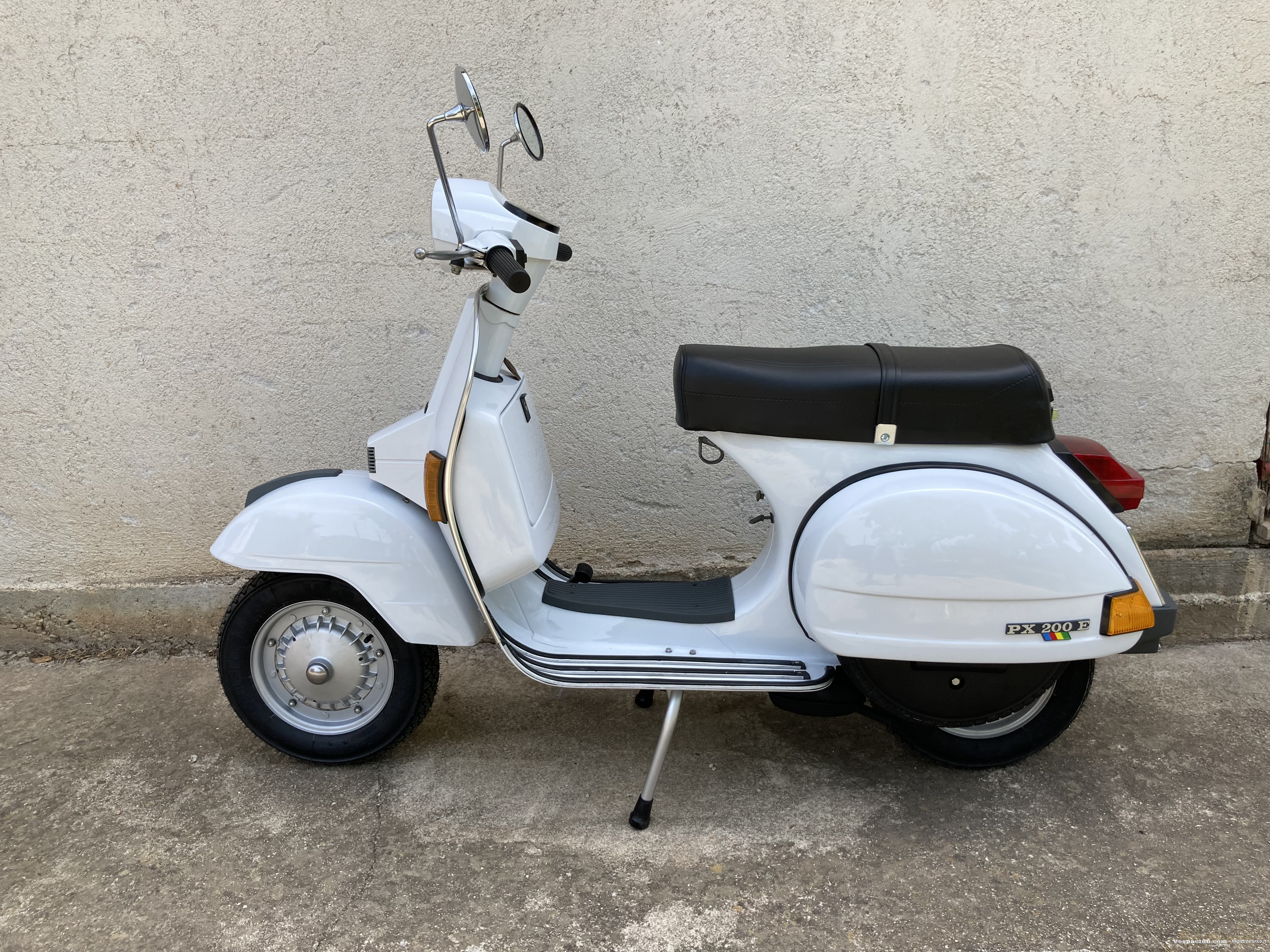 Vespa px 200 e arcobaleno - lato sinistro