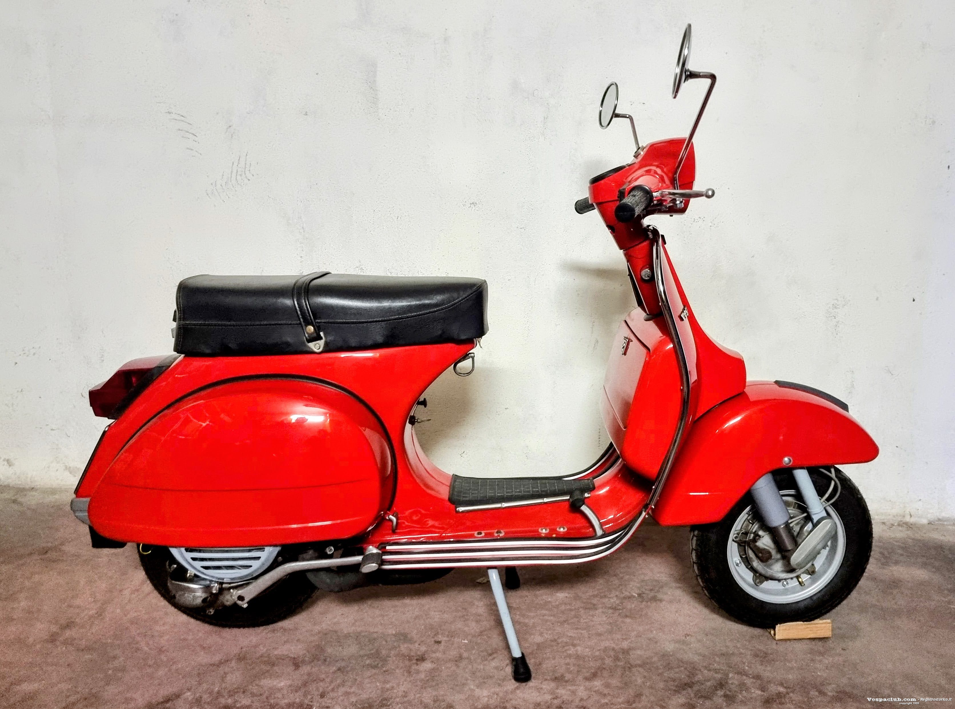Vespa p 200 e - lato sinistro