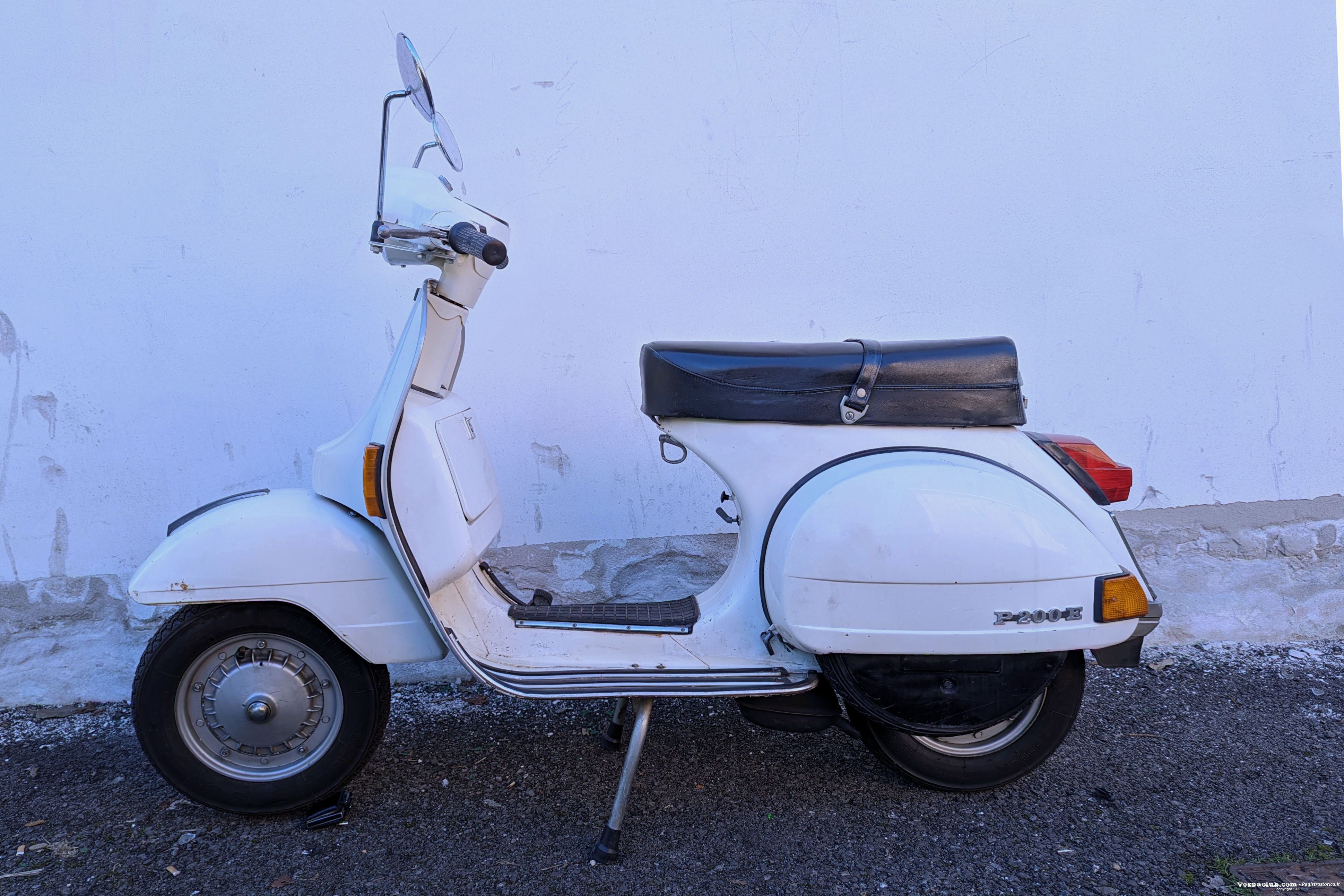 Vespa p200 e - lato sinistro