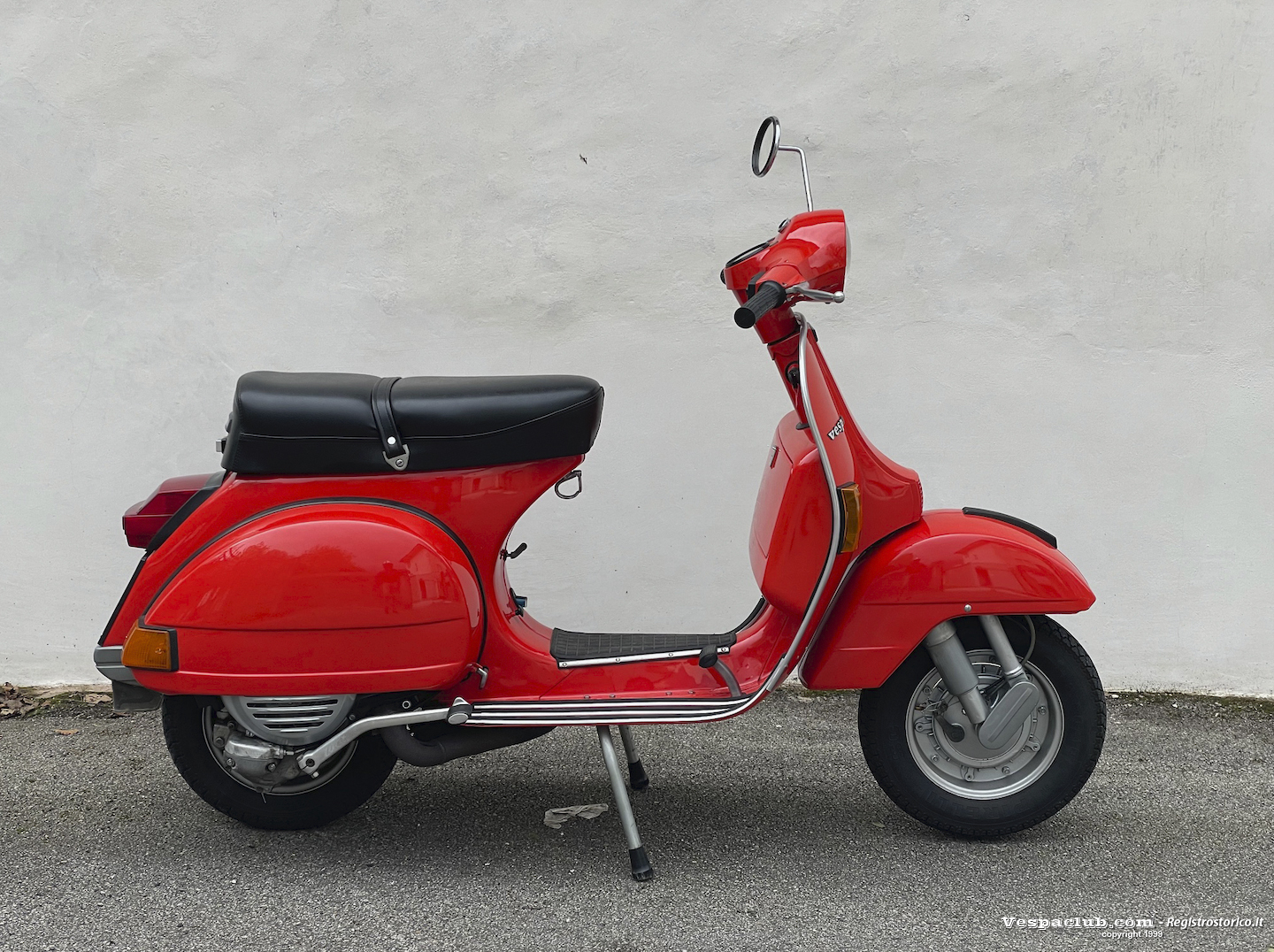 Vespa P200E