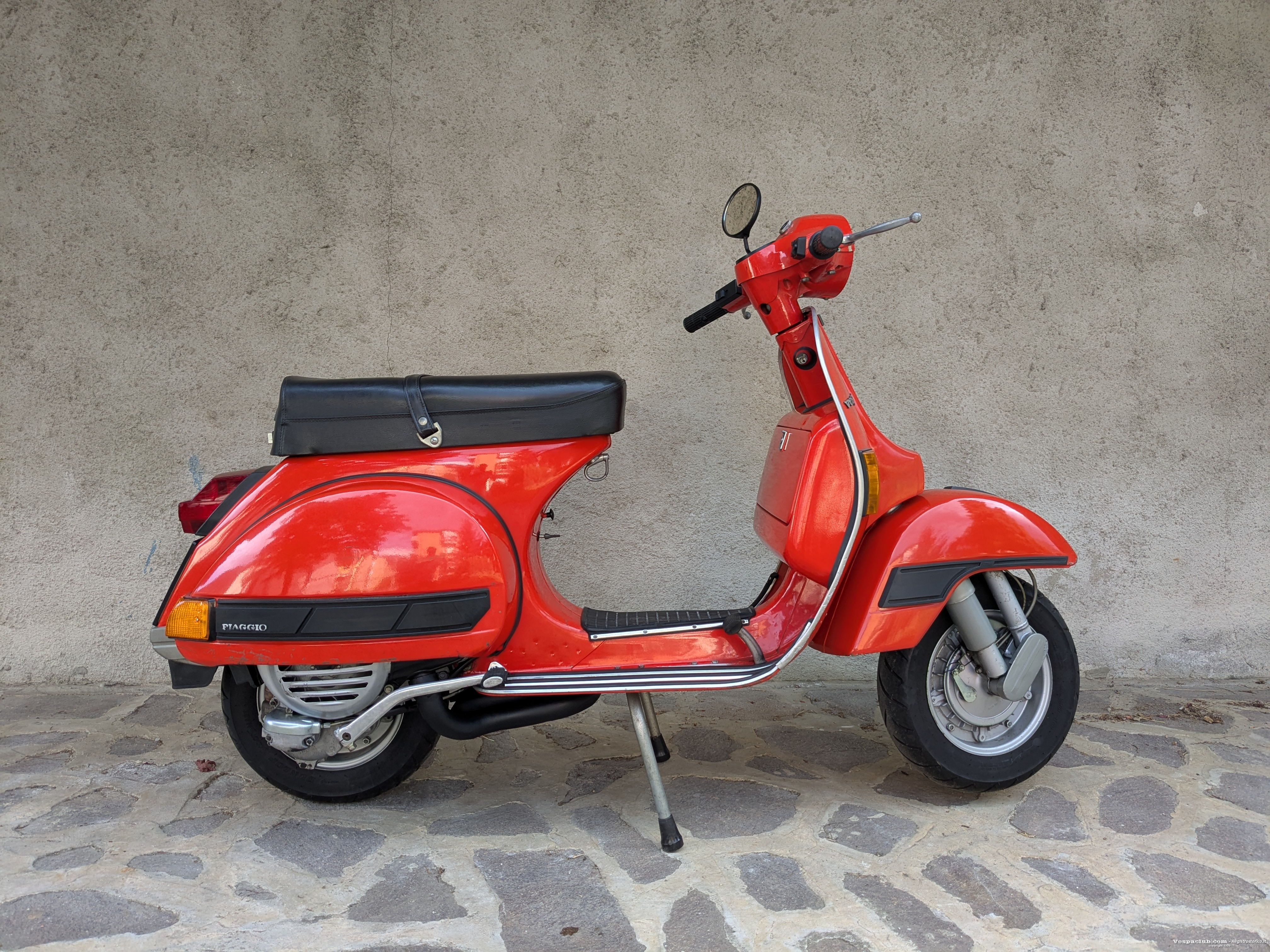 Vespa P200E